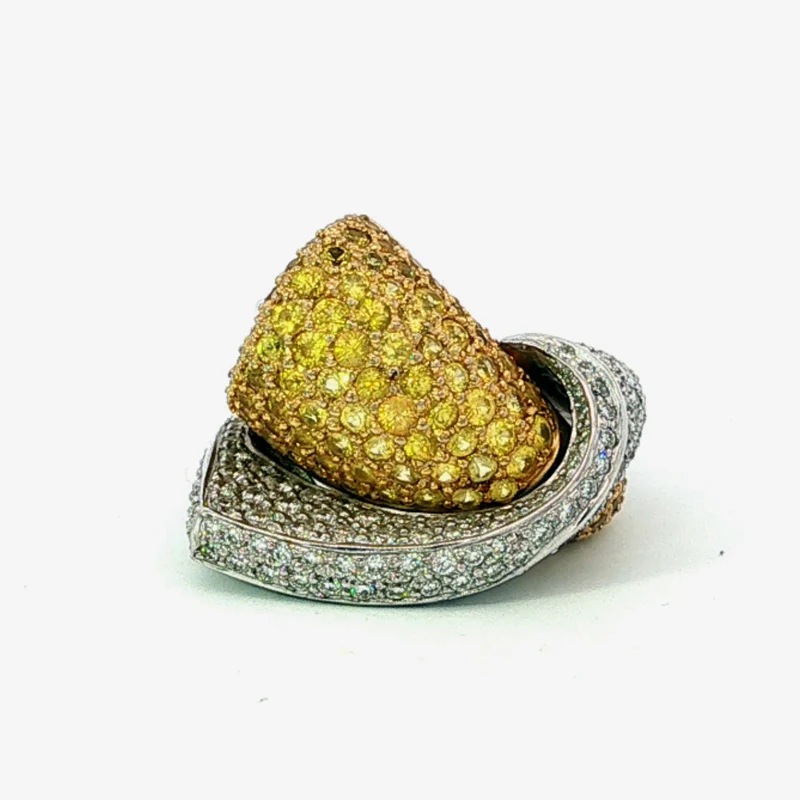 18K gold statement ring with yellow sapphires and round brilliant-cut diamonds
